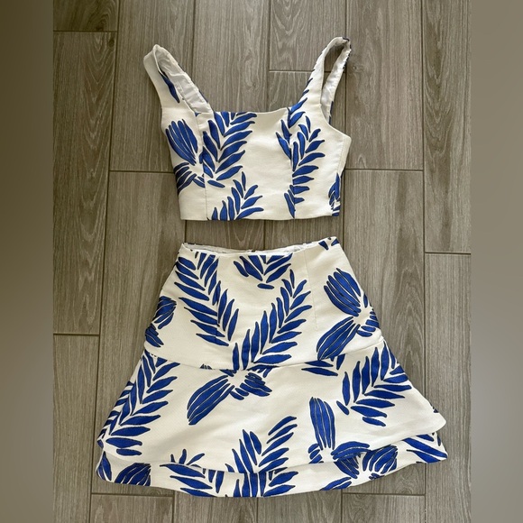 Kookai|Blue Iris Crop Top and Skirt matching Set,tropical floral pattern•••sz 34 - Picture 3 of 16